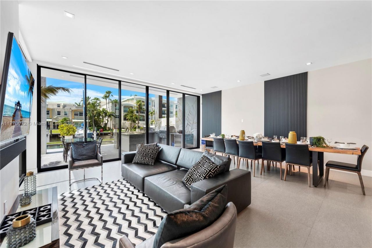 1400 Bayview Dr, Fort Lauderdale, FL 33304 Photo