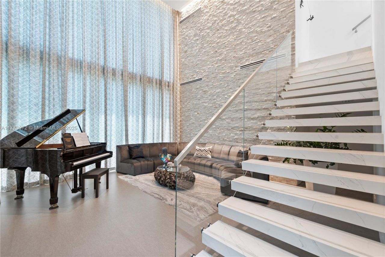 1400 Bayview Dr, Fort Lauderdale, FL 33304 Photo