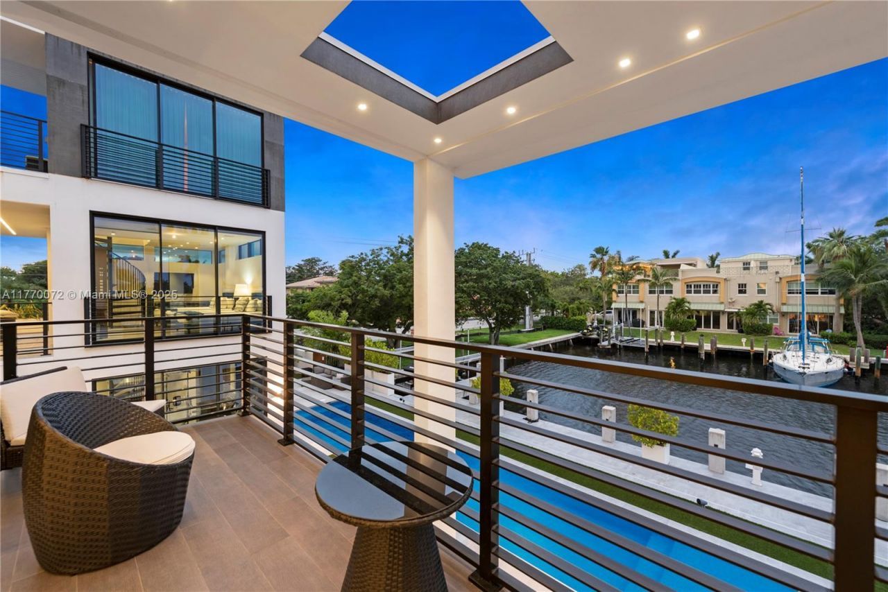 1400 Bayview Dr, Fort Lauderdale, FL 33304 Photo