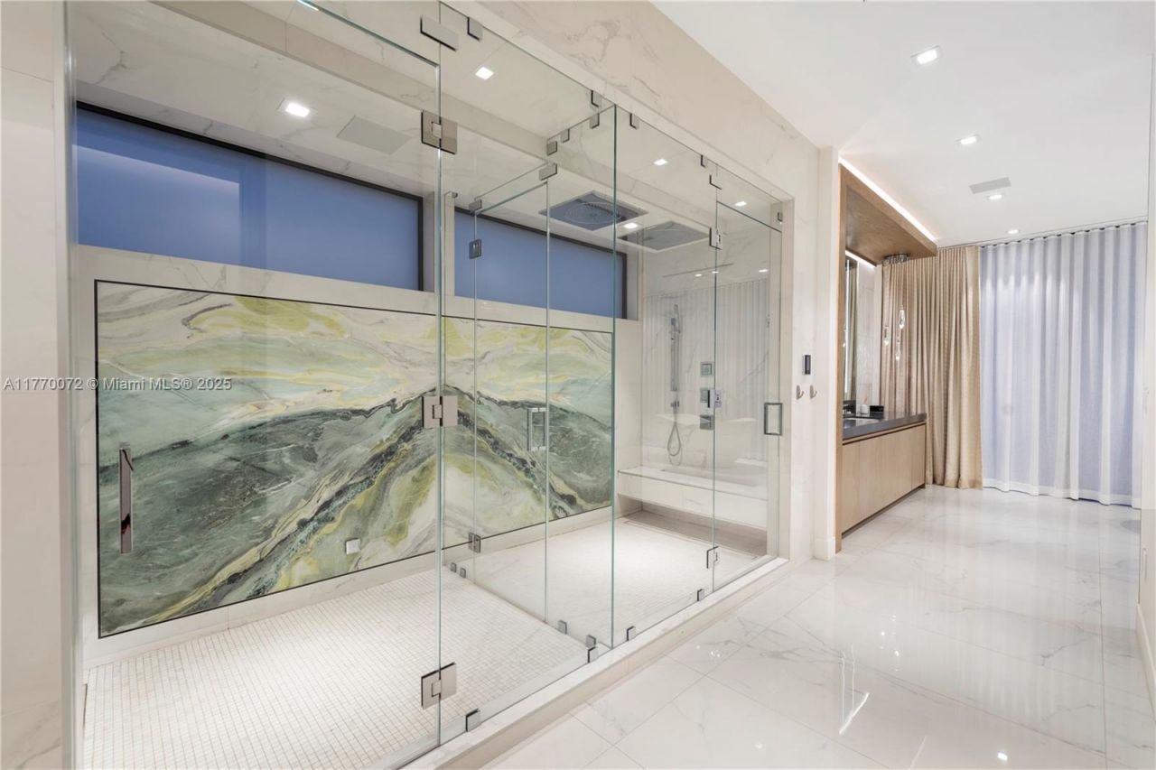 1400 Bayview Dr, Fort Lauderdale, FL 33304 Photo