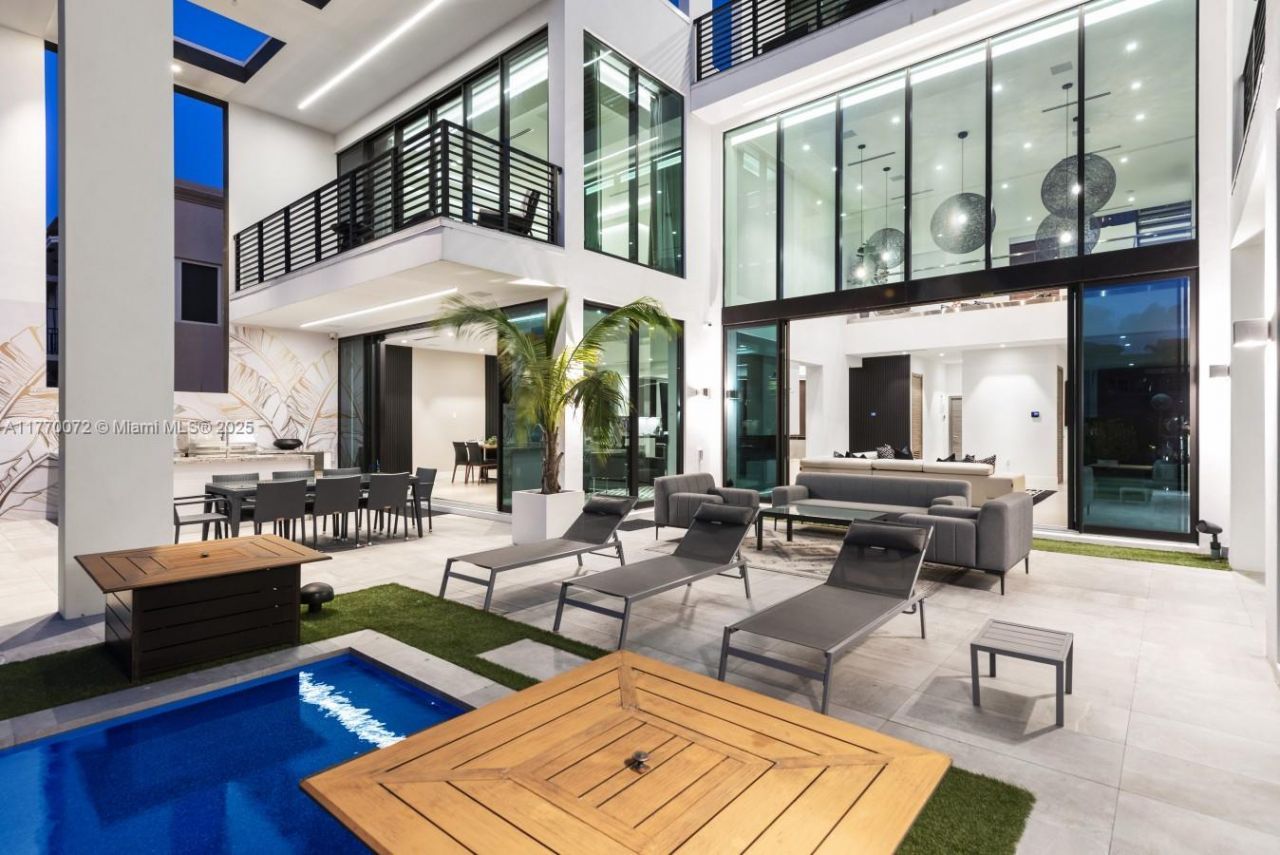 1400 Bayview Dr, Fort Lauderdale, FL 33304 Photo