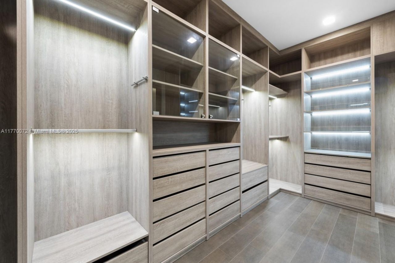 1400 Bayview Dr, Fort Lauderdale, FL 33304 Photo