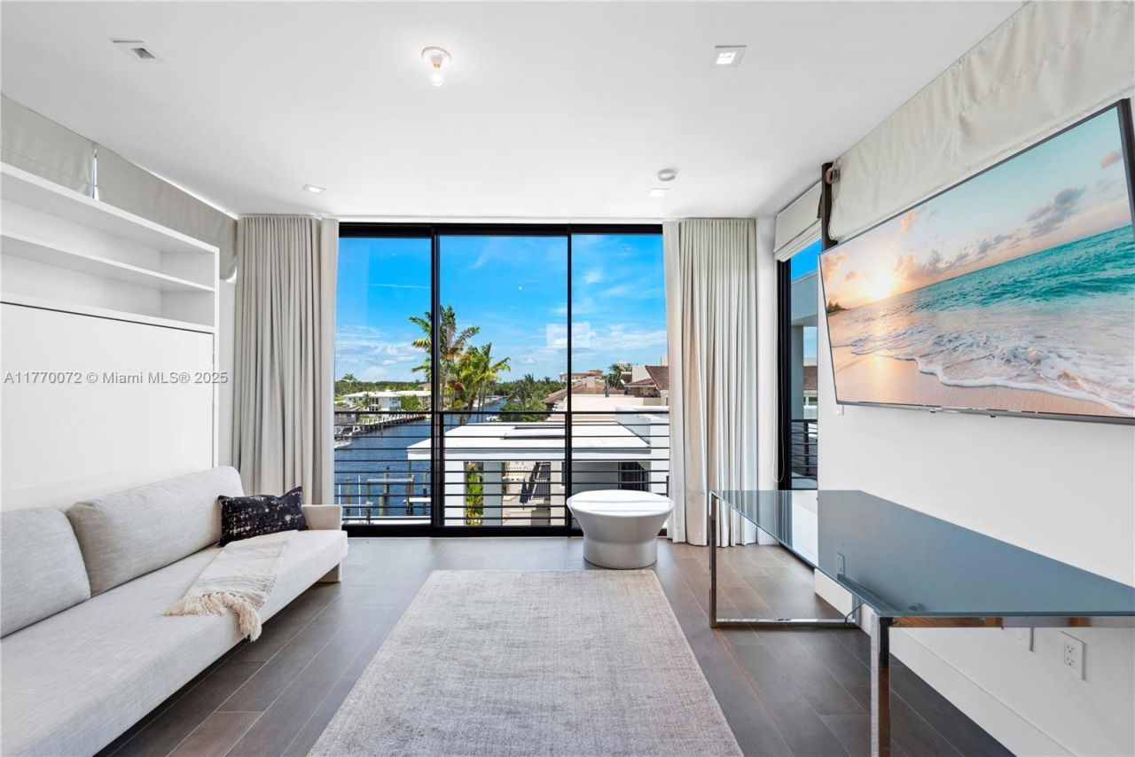 1400 Bayview Dr, Fort Lauderdale, FL 33304 Photo