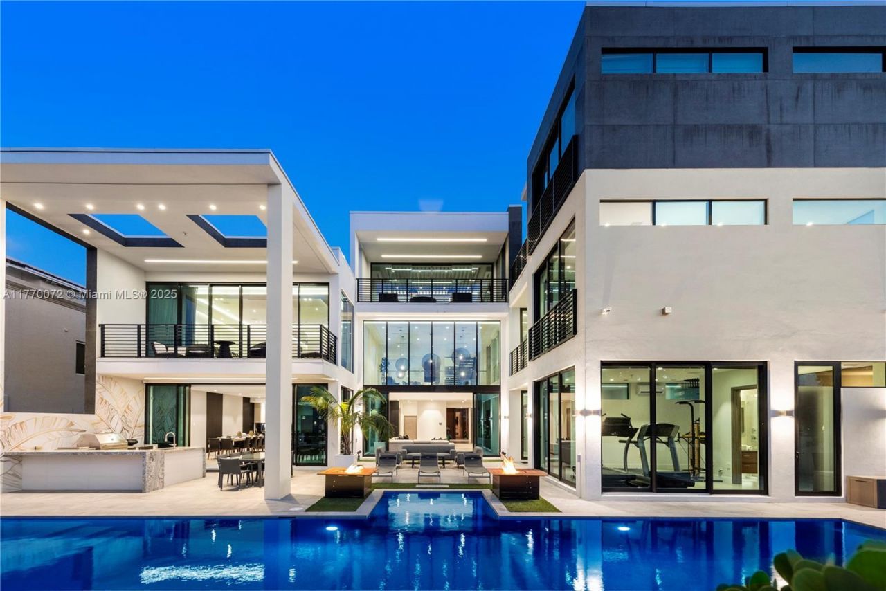 1400 Bayview Dr, Fort Lauderdale, FL 33304 Photo