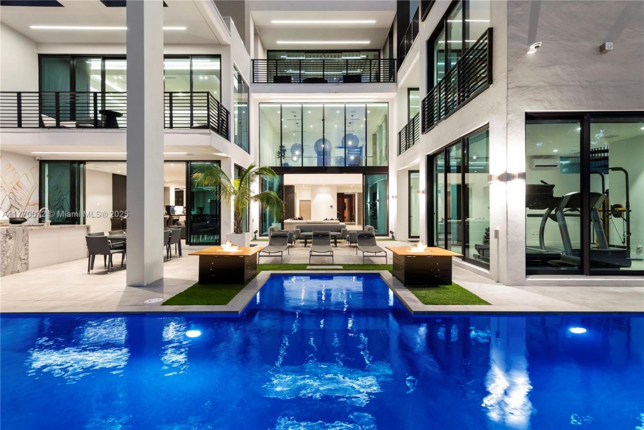 1400 Bayview Dr, Fort Lauderdale, FL 33304 Photo