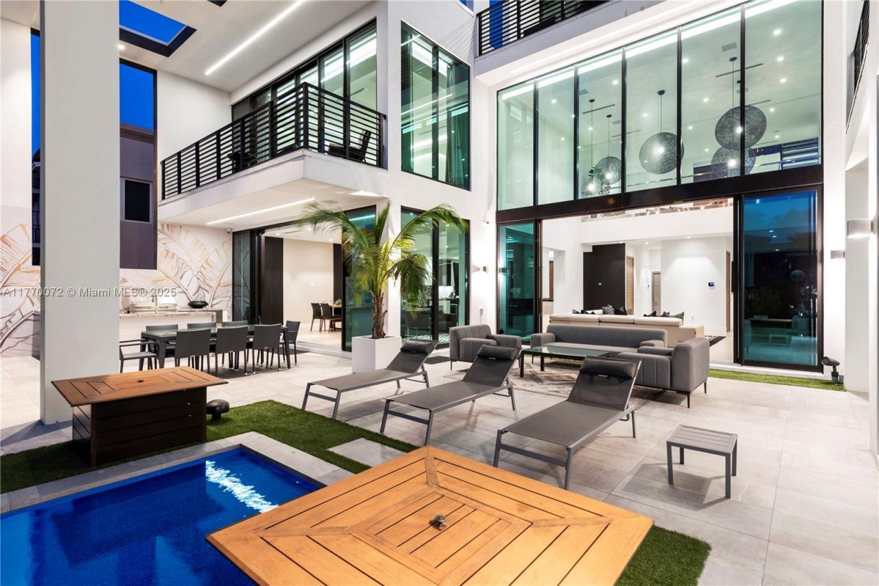 1400 Bayview Dr, Fort Lauderdale, FL 33304 Photo