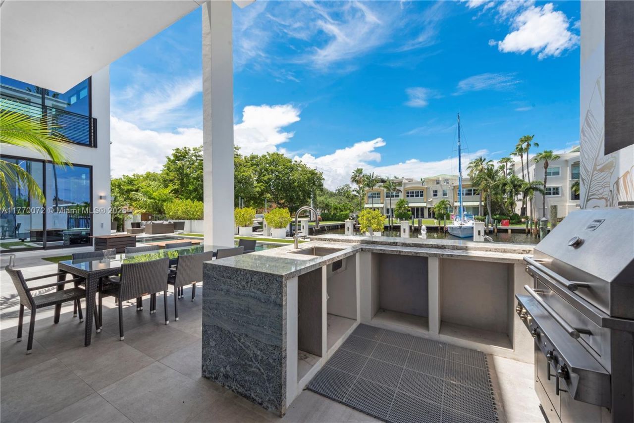 1400 Bayview Dr, Fort Lauderdale, FL 33304 Photo