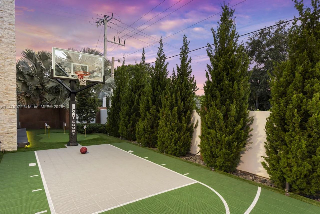 1400 Bayview Dr, Fort Lauderdale, FL 33304 Photo