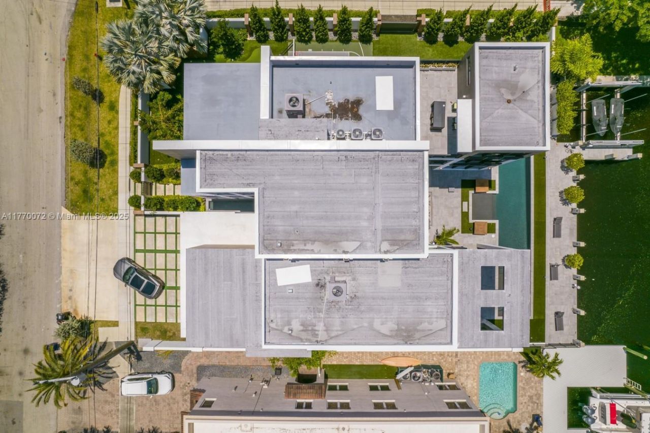 1400 Bayview Dr, Fort Lauderdale, FL 33304 Photo