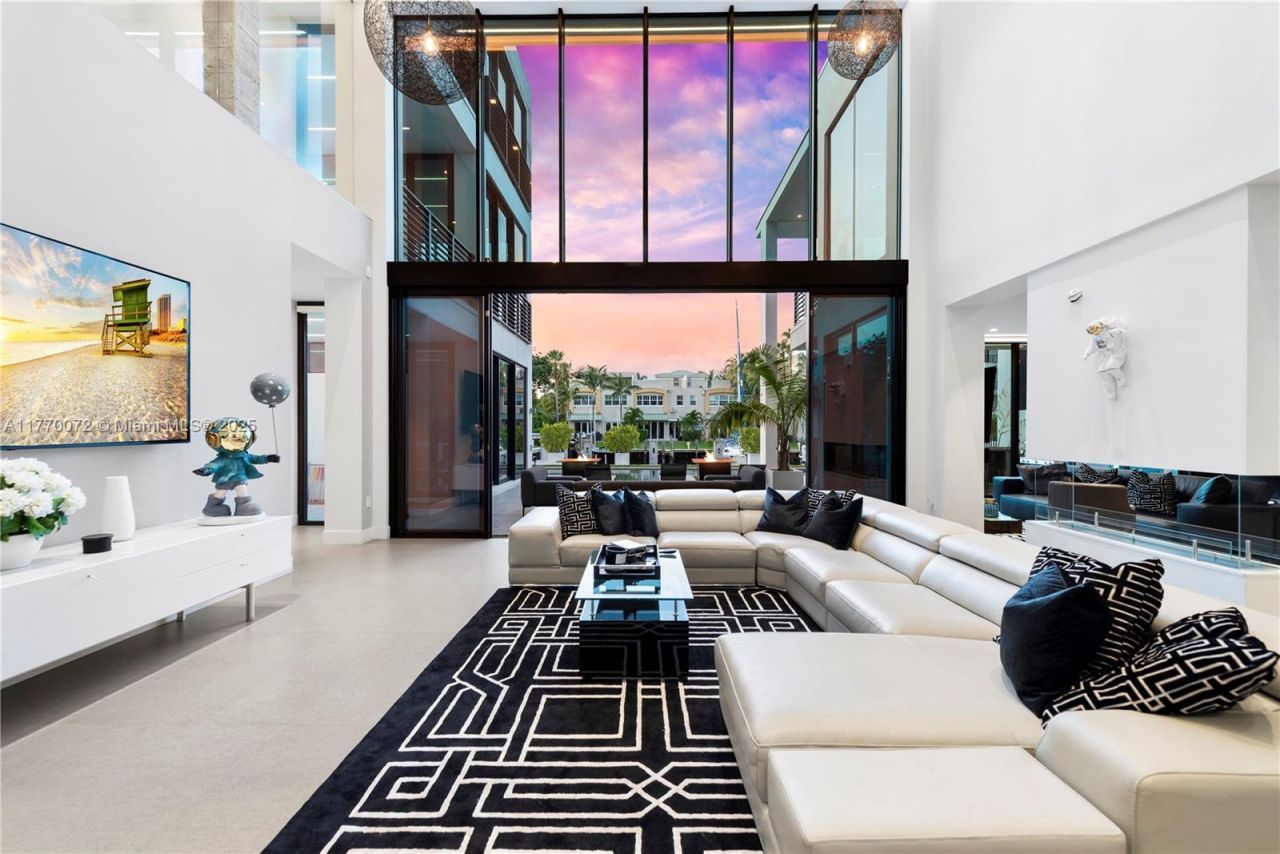 1400 Bayview Dr, Fort Lauderdale, FL 33304 Photo