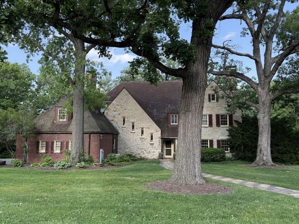 2221 Twin Oak Road, Peru, IL 61354