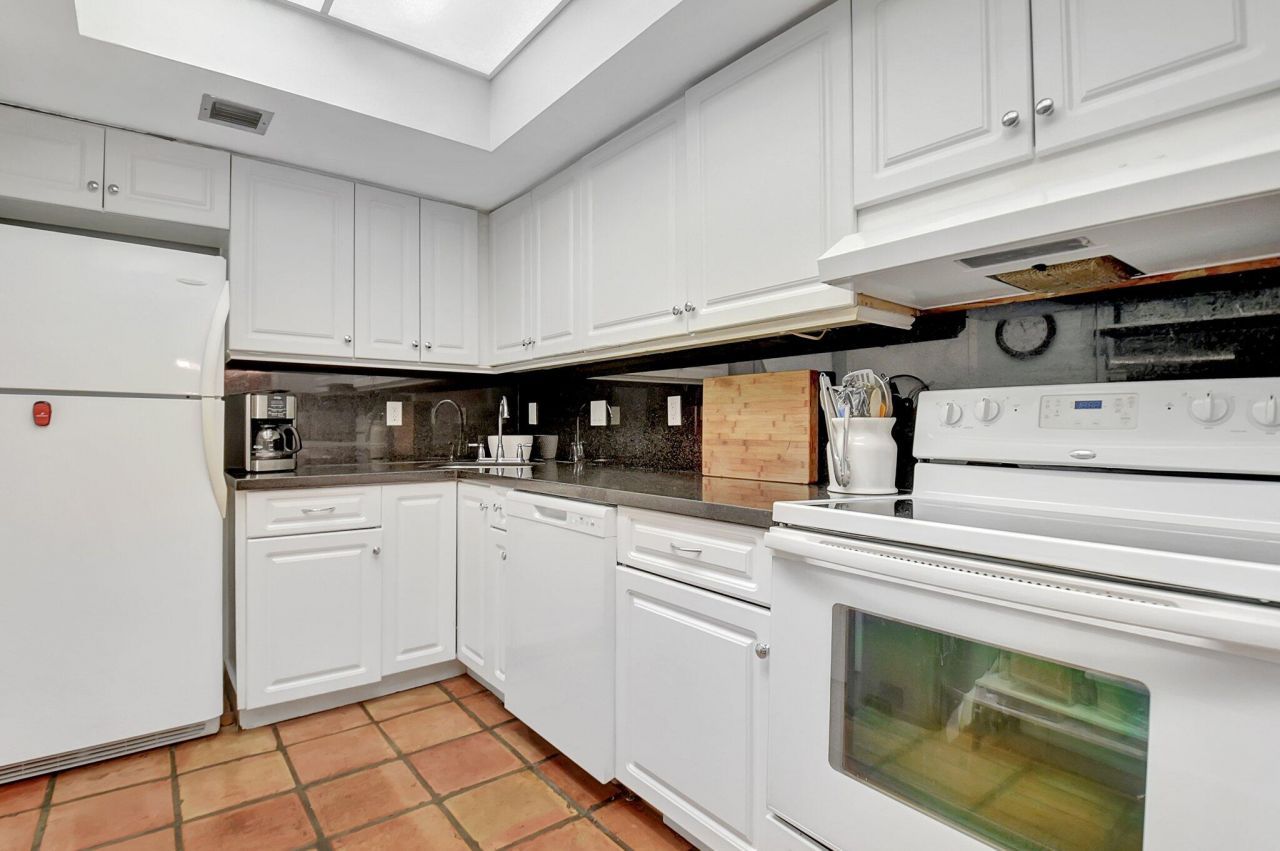 3230 S Ocean Boulevard, Unit C105, Palm Beach, FL 33480 Photo