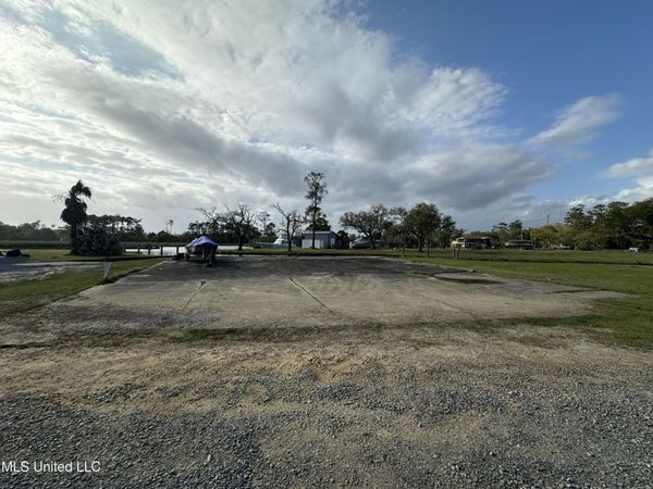 16040 Dennie'S, Pearlington, MS 39572