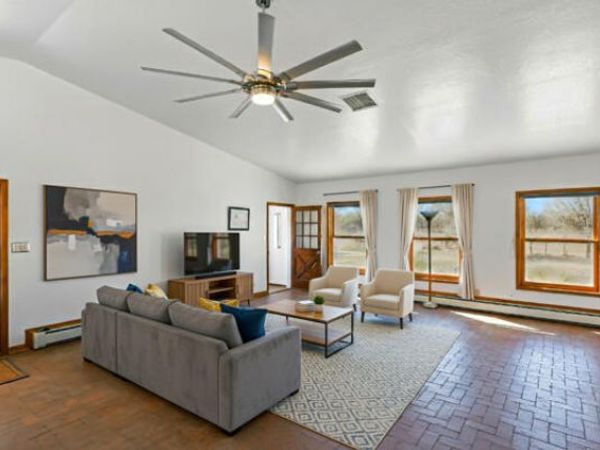 66 Manzano Drive, Los Lunas, NM 87031