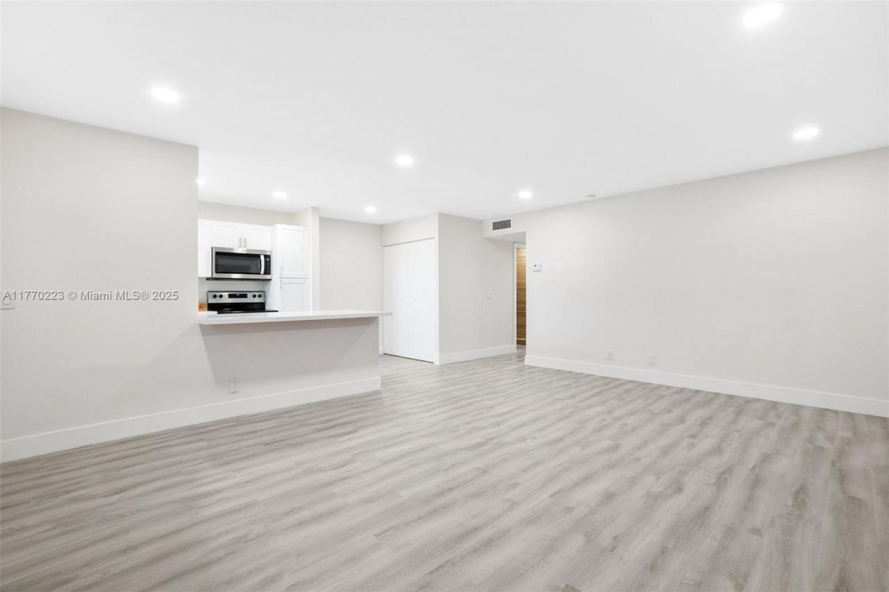 910 South Dr, Unit D, Delray Beach, FL 33445 Photo