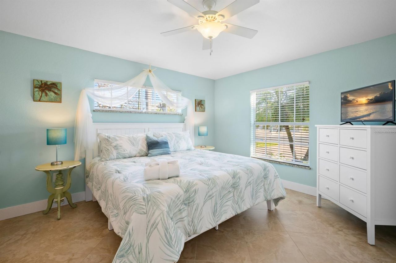 5608 Holmes Boulevard, Holmes Beach, FL 34217 Photo