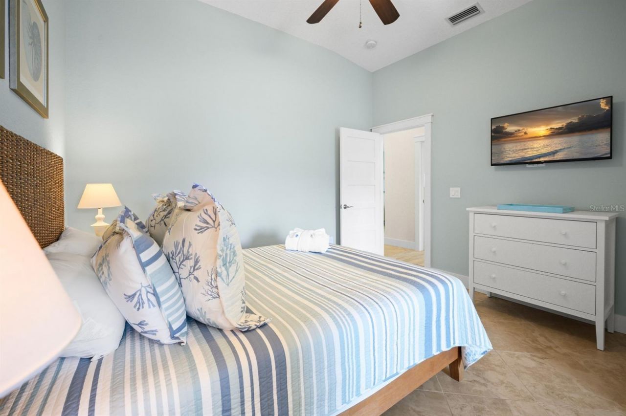 5608 Holmes Boulevard, Holmes Beach, FL 34217 Photo