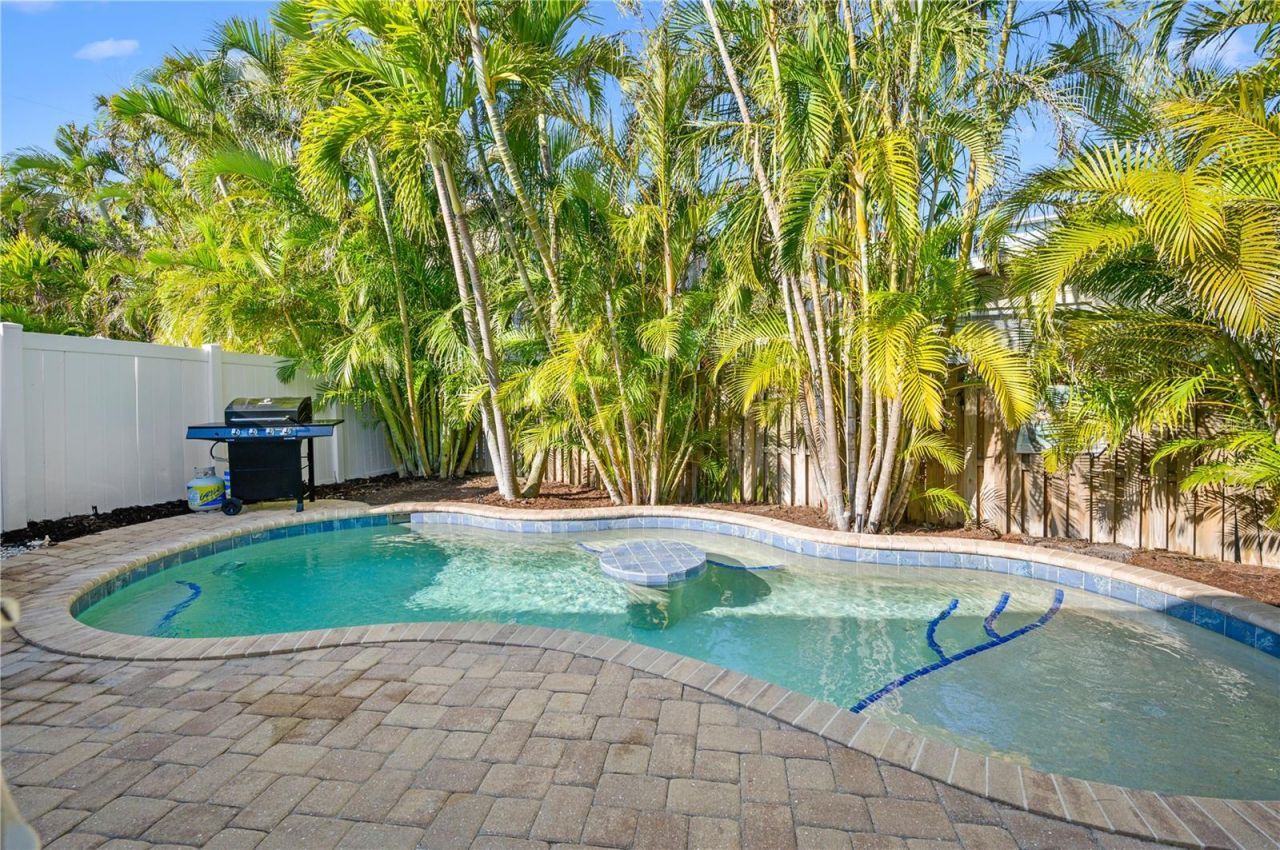 5608 Holmes Boulevard, Holmes Beach, FL 34217 Photo