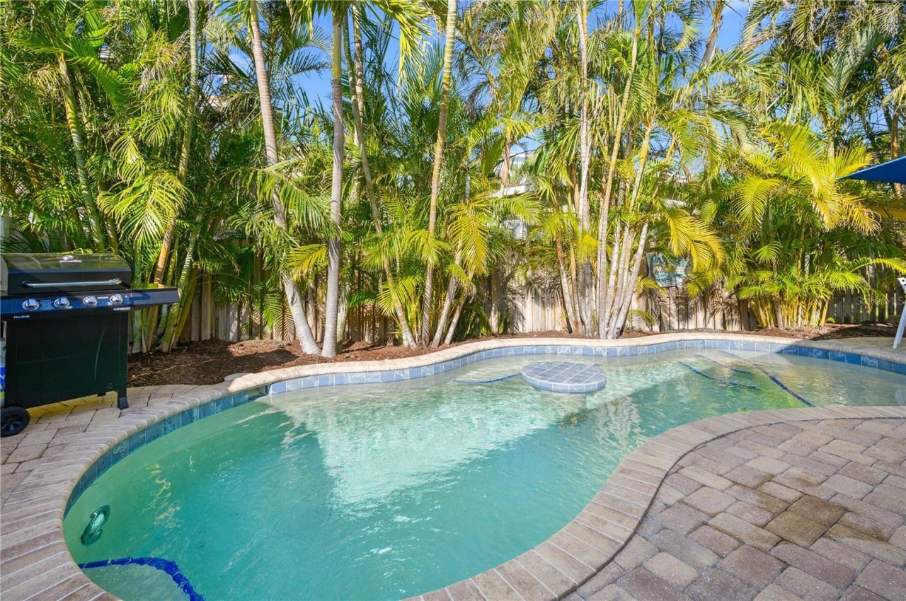 5608 Holmes Boulevard, Holmes Beach, FL 34217 Photo