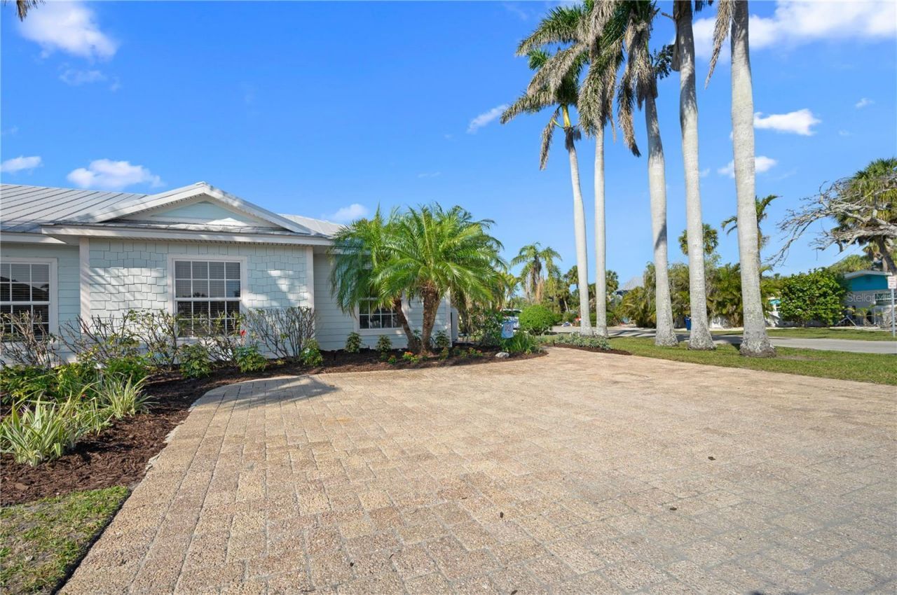 5608 Holmes Boulevard, Holmes Beach, FL 34217 Photo