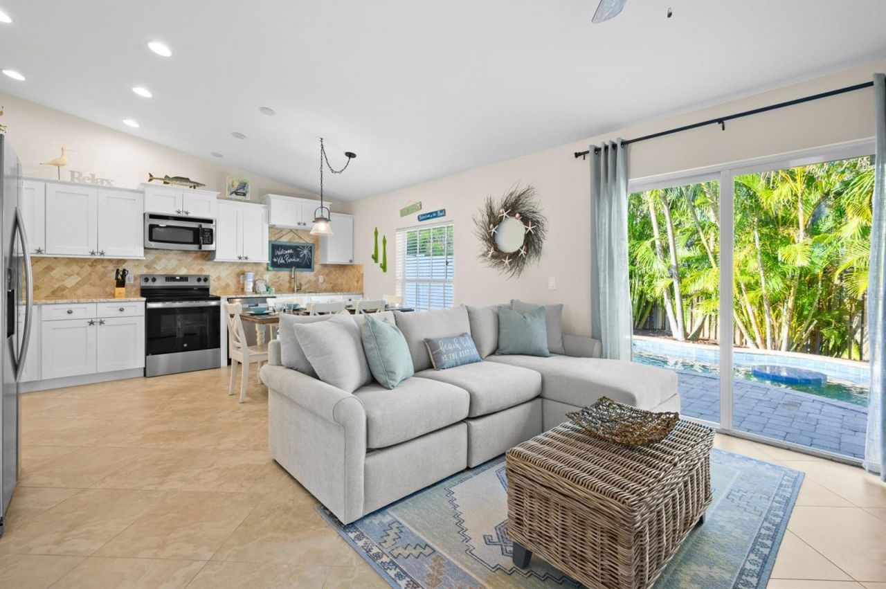 5608 Holmes Boulevard, Holmes Beach, FL 34217 Photo