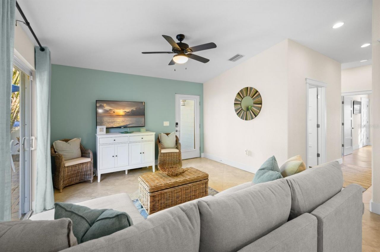 5608 Holmes Boulevard, Holmes Beach, FL 34217 Photo