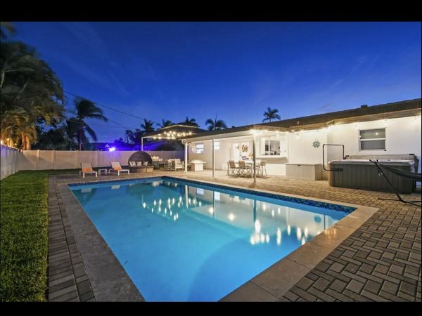 5040 NE 22 Avenue, Lighthouse Point, FL 33064