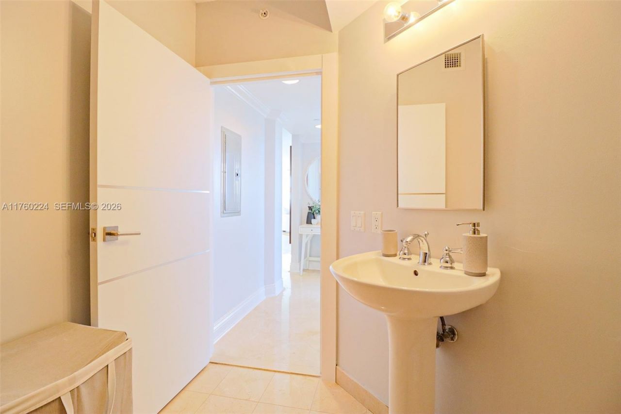 6365 Collins Ave, Unit 1903, Miami Beach, FL 33141 Photo