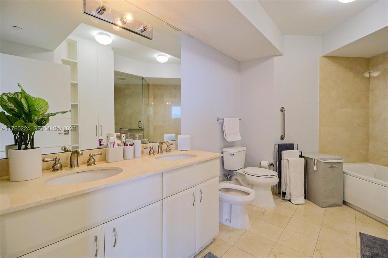 6365 Collins Ave, Unit 1903, Miami Beach, FL 33141 Photo