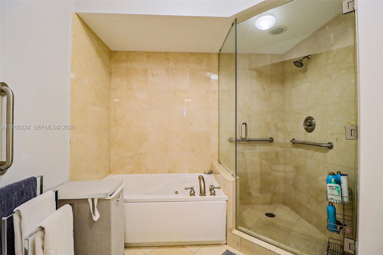 6365 Collins Ave, Unit 1903, Miami Beach, FL 33141 Photo