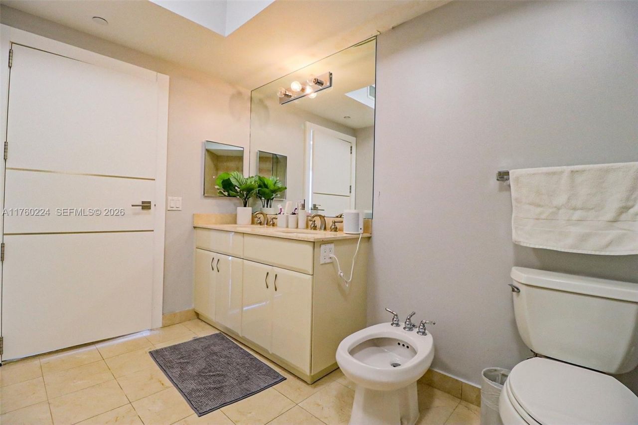 6365 Collins Ave, Unit 1903, Miami Beach, FL 33141 Photo