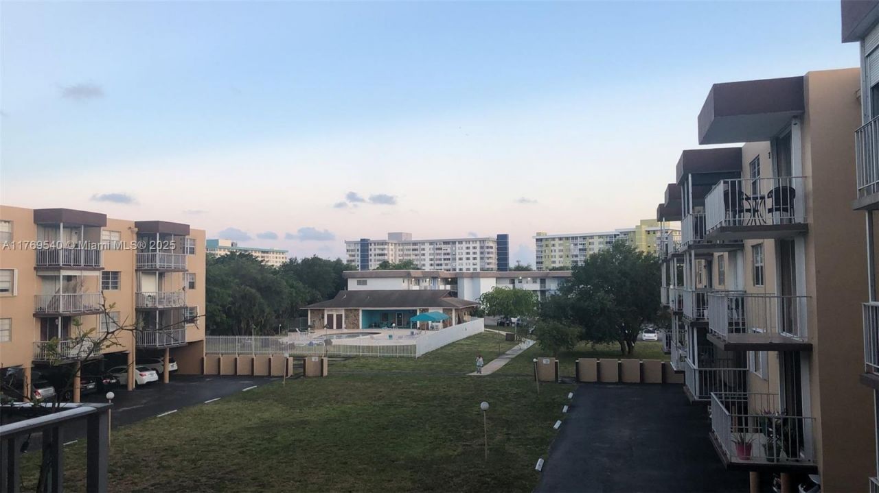 1600 Tallwood Ave, Unit 308, Hollywood, FL 33021 Photo