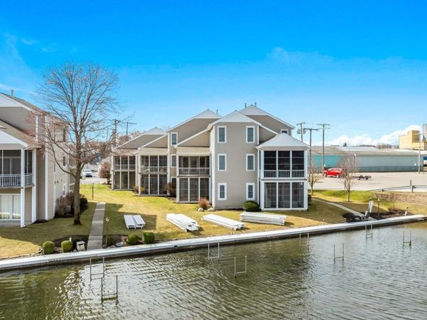 300 E Medusa Street, Unit 5D, Syracuse, IN 46567