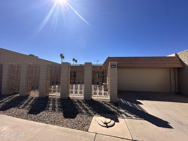13636 N DEL WEBB Boulevard, Sun City, AZ 85351