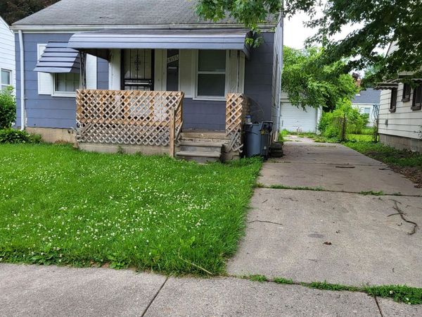 19155 Kingsville Street, Harper Woods, MI 48225