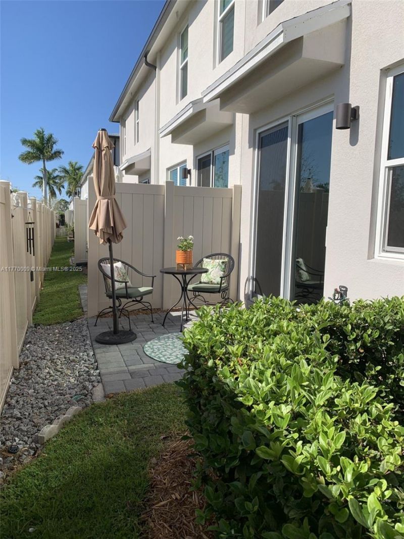 3936 SE Caladium Ct, Unit -, Stuart, FL 34997 Photo