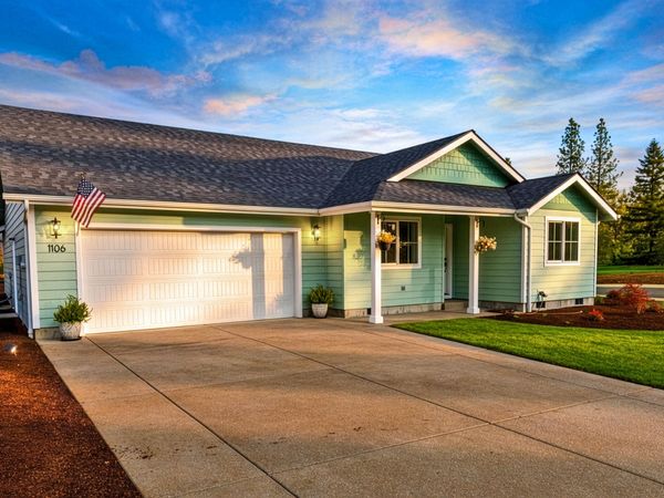 1106 Cascade Loop, Cave Junction, OR 97523