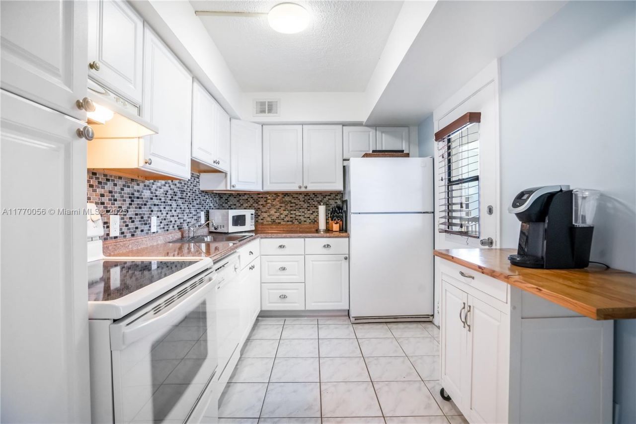 3475 N Country Club Dr, Unit 818, Aventura, FL 33180 Photo