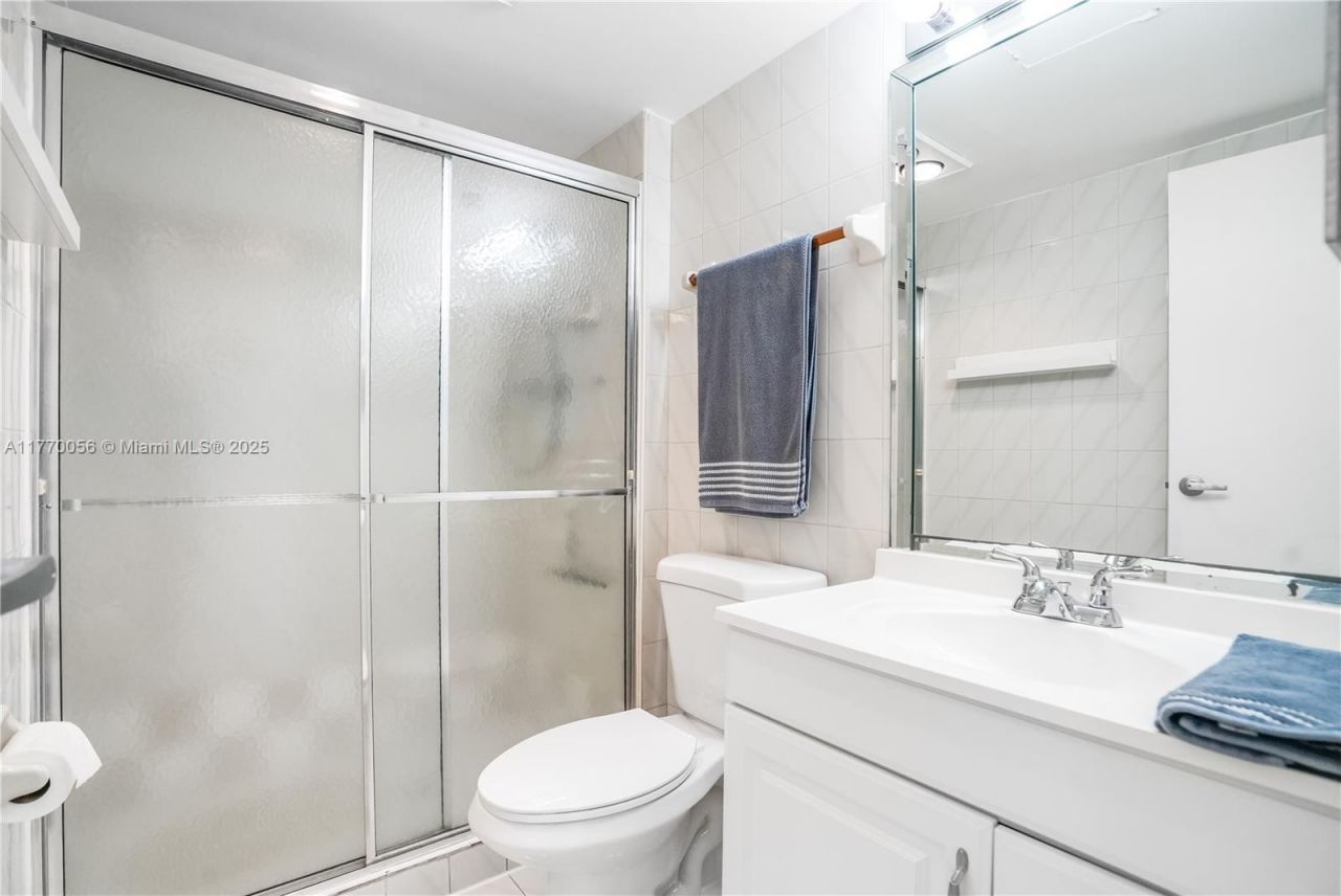 3475 N Country Club Dr, Unit 818, Aventura, FL 33180 Photo