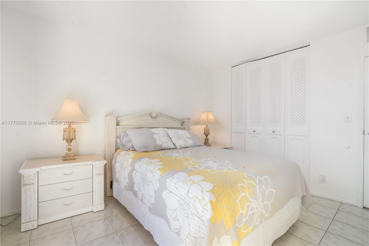 3475 N Country Club Dr, Unit 818, Aventura, FL 33180 Photo