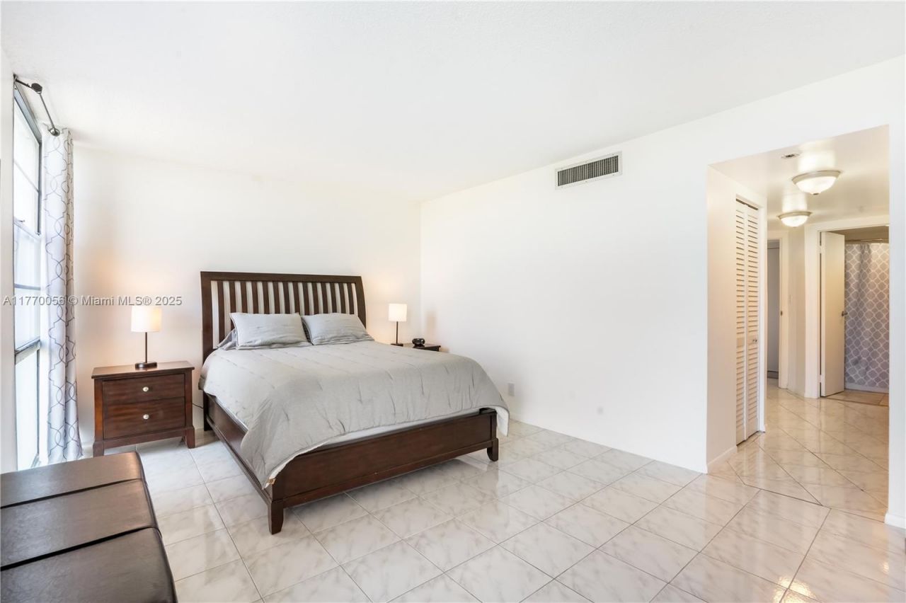 3475 N Country Club Dr, Unit 818, Aventura, FL 33180 Photo