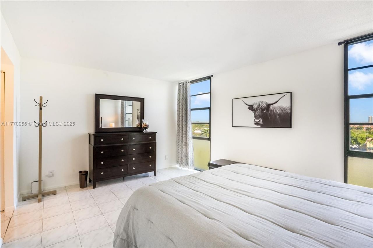 3475 N Country Club Dr, Unit 818, Aventura, FL 33180 Photo