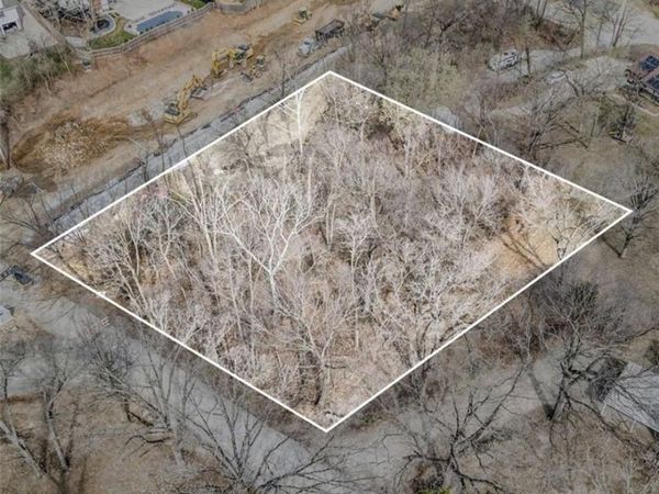 8001 N Green Hills Road, Kansas City, MO 64151