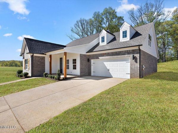 1184 Creekside Lane, Hernando, MS 38632