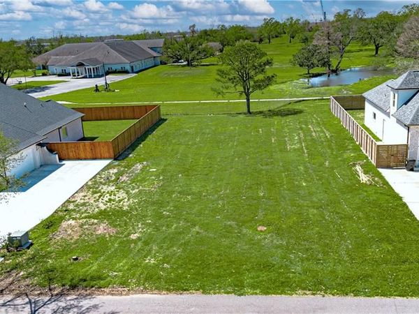 98 COLONIAL CLUB Drive, Harahan, LA 70123