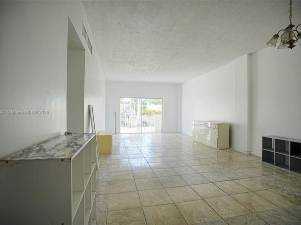 1455 N Treasure Dr, Unit 1R, North Bay Village, FL 33141