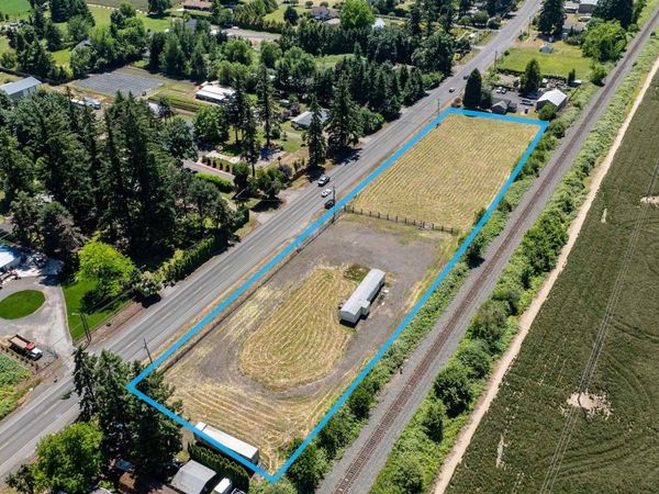 18767 OR-99E Hwy, Hubbard, OR 97032