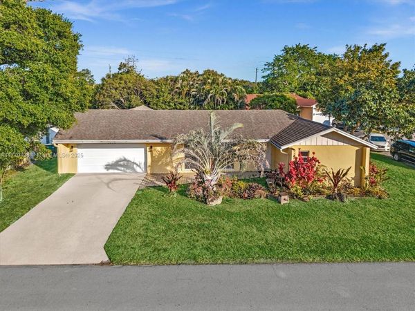 5404 Bayberry Ln, Tamarac, FL 33319