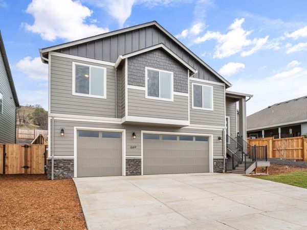 669 Old Waverly Way, Unit 20, Eagle Point, OR 97524