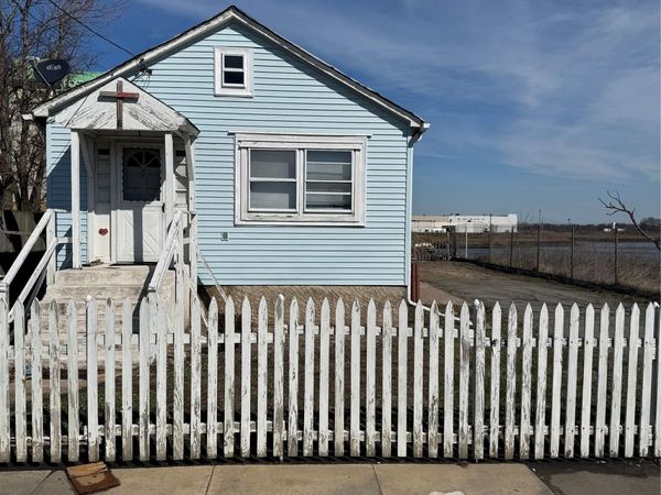 7 Reyem Drive, Lawrence, NY 11559